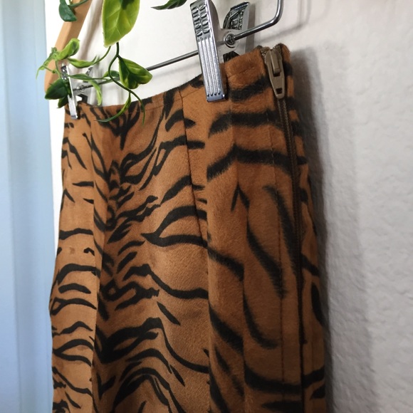Moschino • Vintage Couture Tiger Print Mini Skirt - Picture 4 of 8
